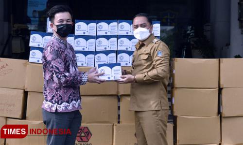 Wali Kota Surabaya Siap Salurkan 5.500 Kotak Vitamin C ke Lansia